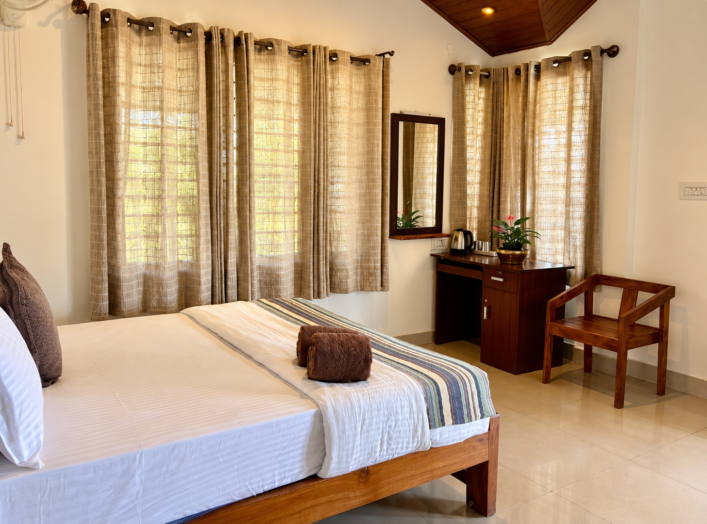 Corner Light Room at North Breeze homestay
